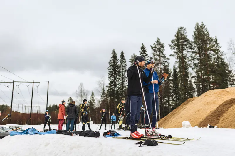 80A3254 2 Konstsnö Skidor
